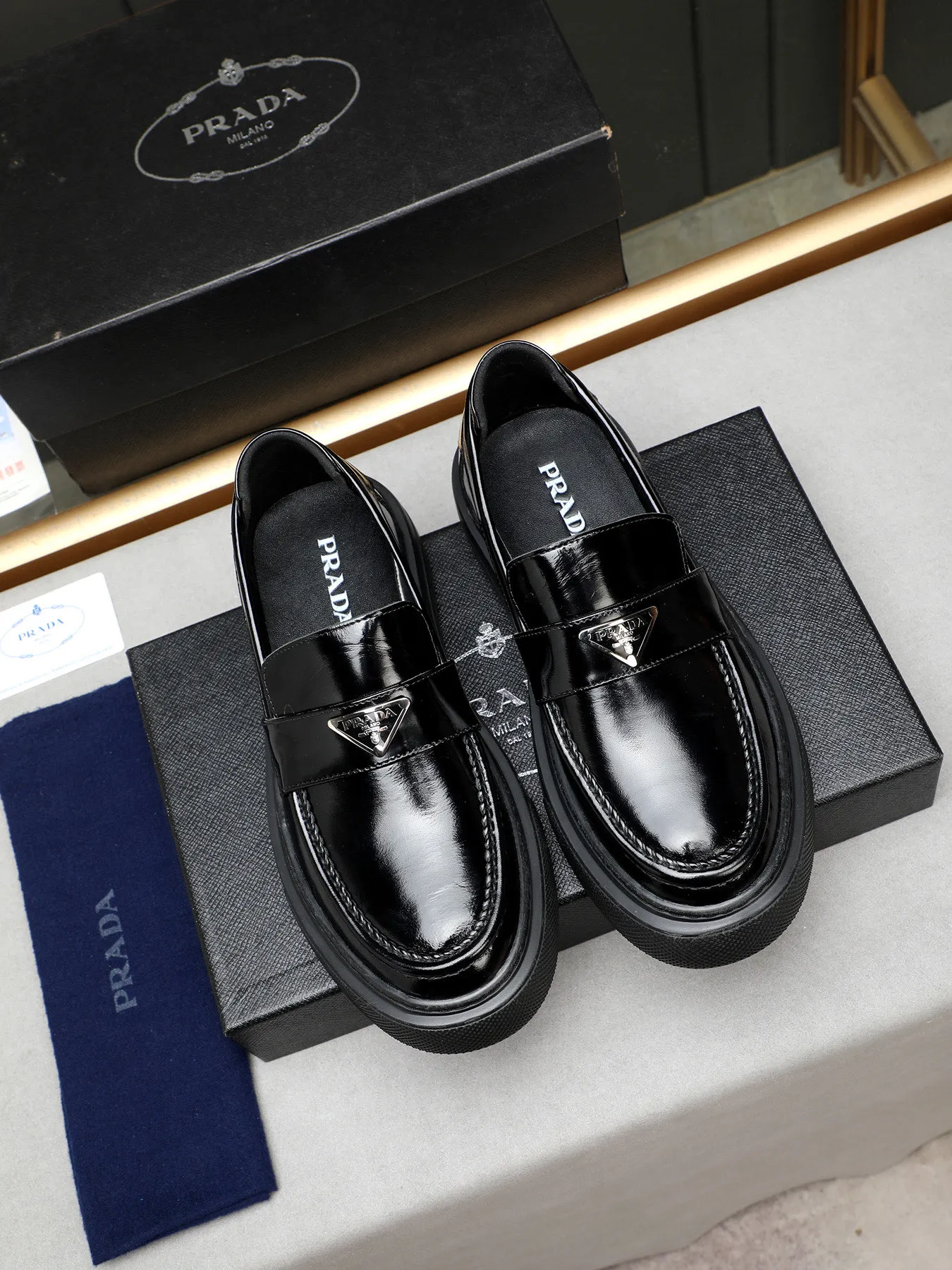 Men's Men's Shoes 💰500 Prada/Prada Men's new casual shoes, this upper is made of imported calfskin + sheep lining! The outsole is made of non-slip foam outsole, which feels good on your feet and is a fashionable and stylish item!  Size: 38-44 (45 customized)